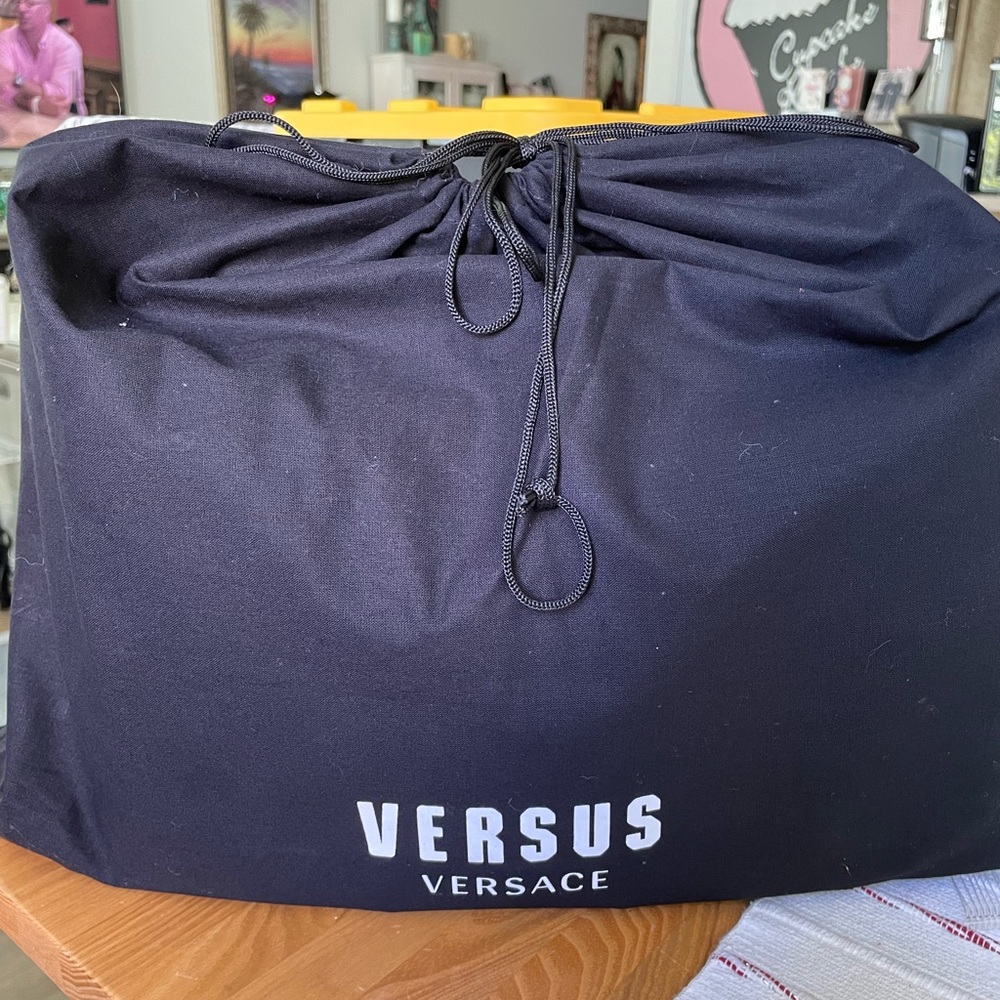 Giovanni Versace leather handbag. - Picture 12 of 12